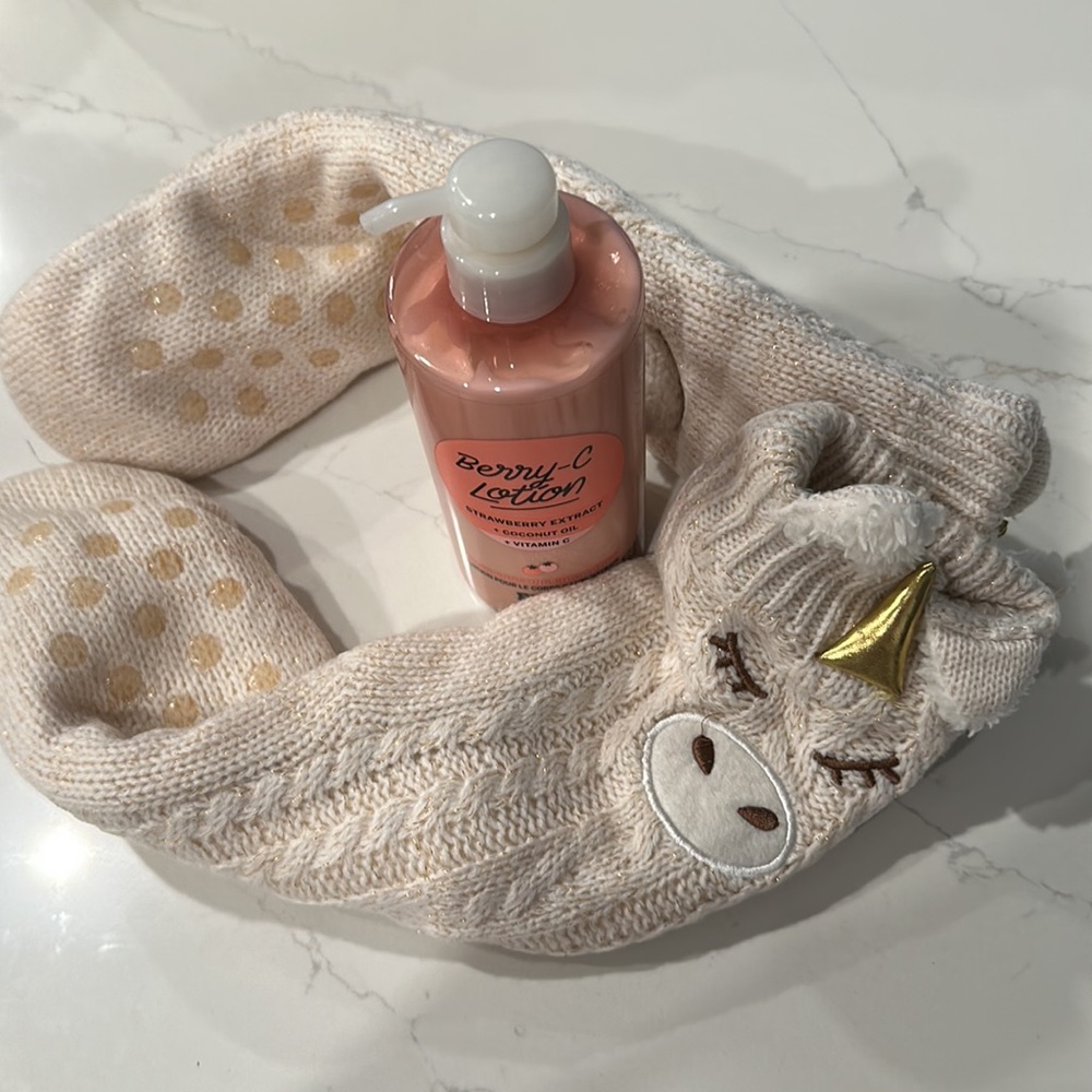 Bundle - MIX NO. 6 Socks & Berry-C Lotion